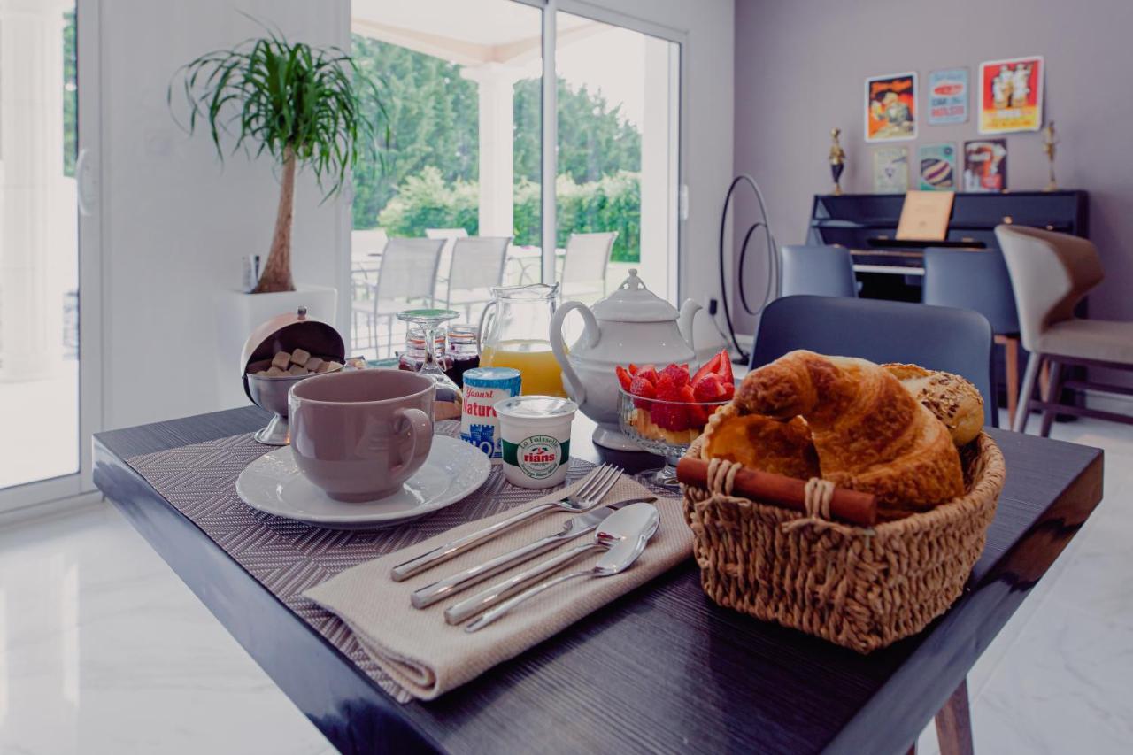 Villa Des Chenes-Adult Only Saint-Doulchard Exteriör bild