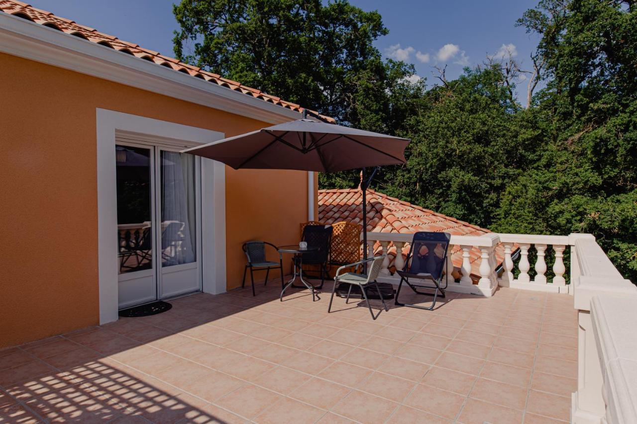 Villa Des Chenes-Adult Only Saint-Doulchard Exteriör bild